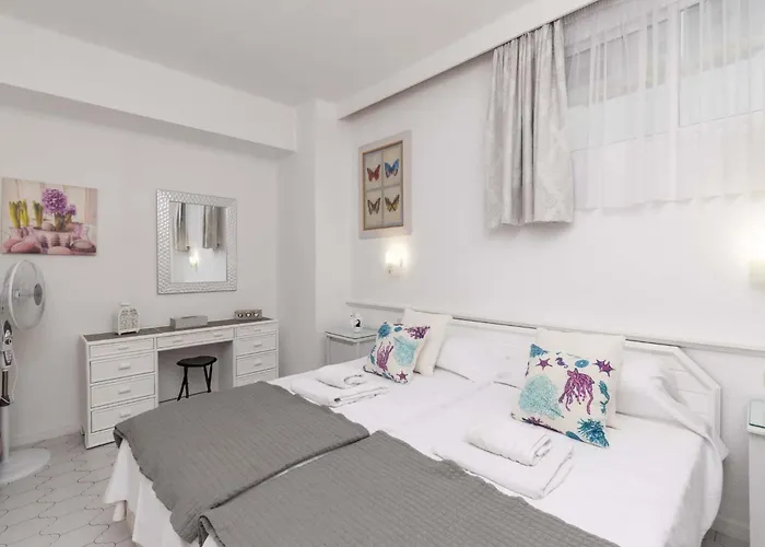 Club Atlantis 78 - One Bed